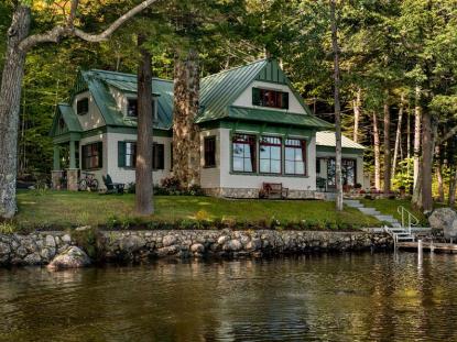 Honor Award: Lakeside Maine Cottage, Bridgton, ME. Photo: Rob Karosis Photography